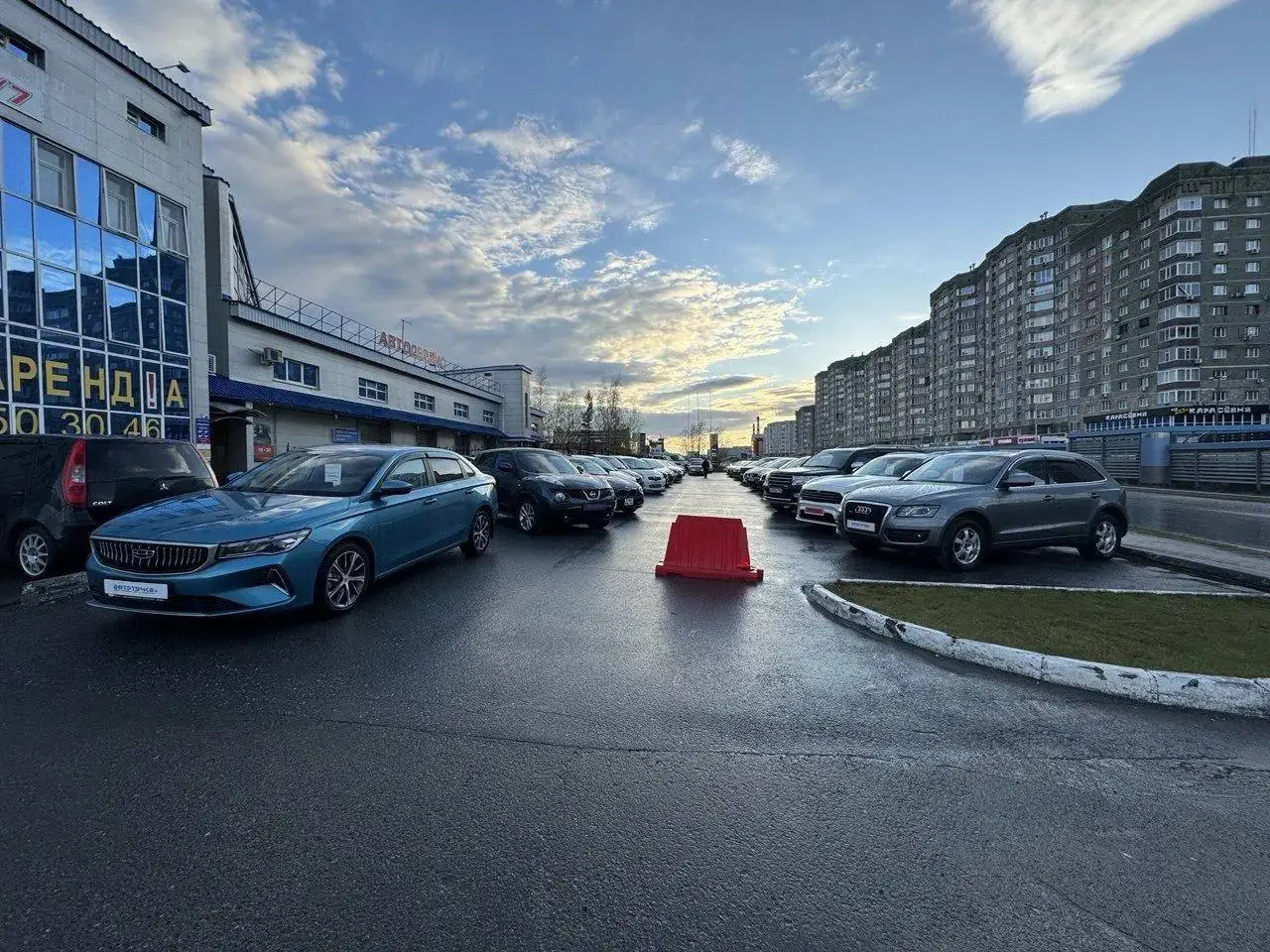 Площадка Автоточки у здания на пр. Мира, 56